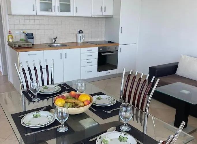 Daire 2 Bed Suite, Exclusive Sea Views *