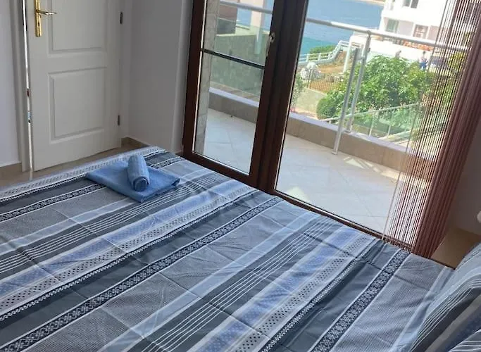 Daire 2 Bed Suite, Exclusive Sea Views *