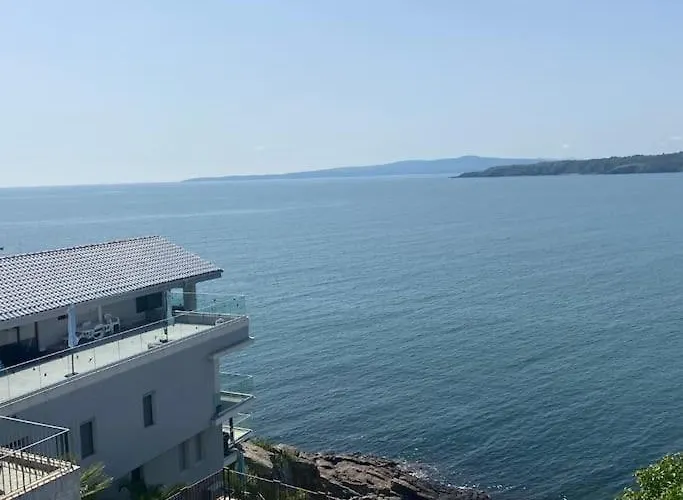2 Bed Suite, Exclusive Sea Views Lägenhet *
