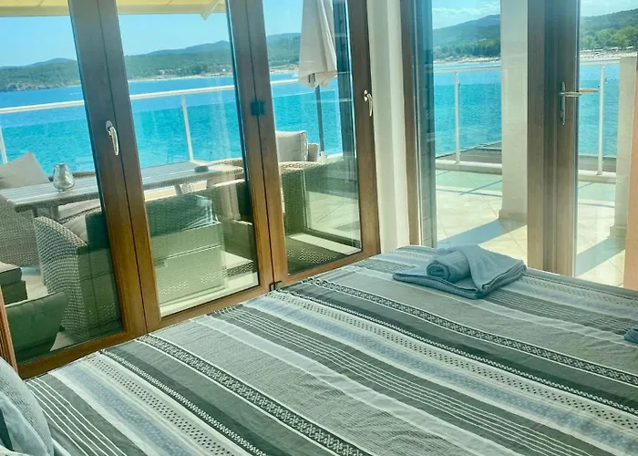 2 Bed Suite, Exclusive Sea Views *